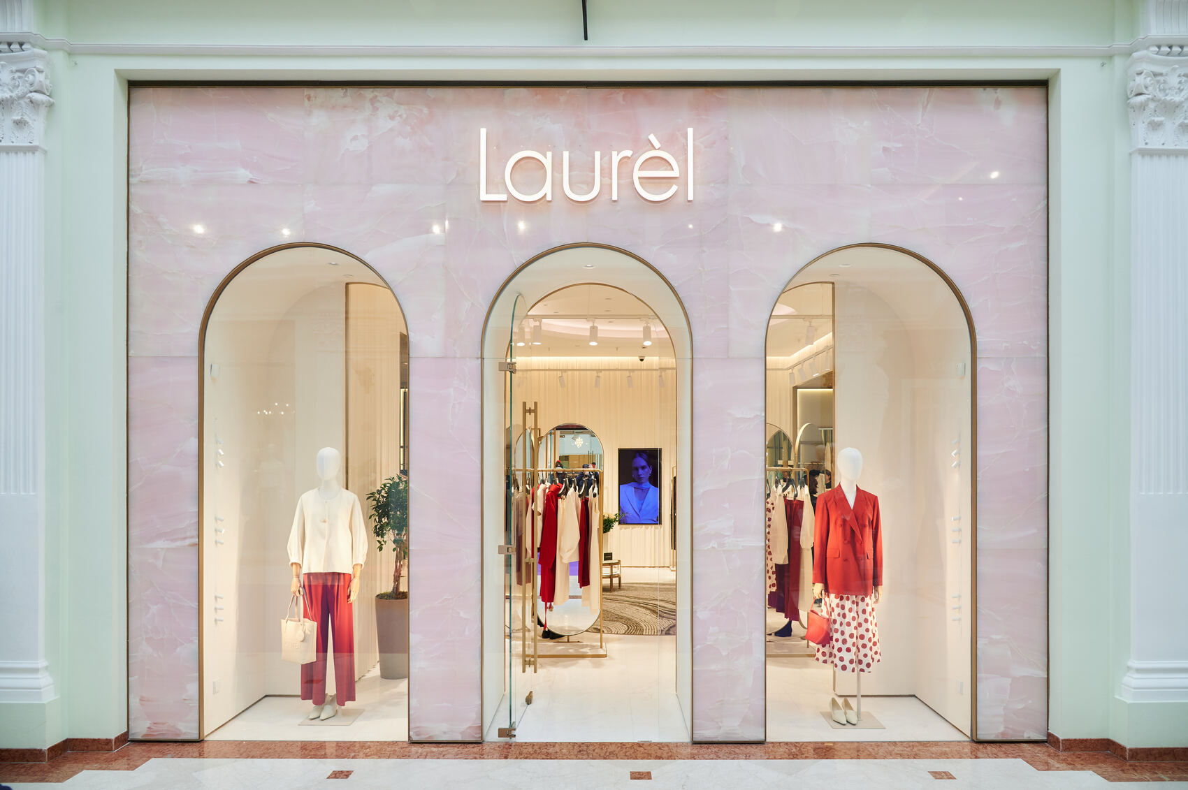Магазин Laurel открылся в Пассаже